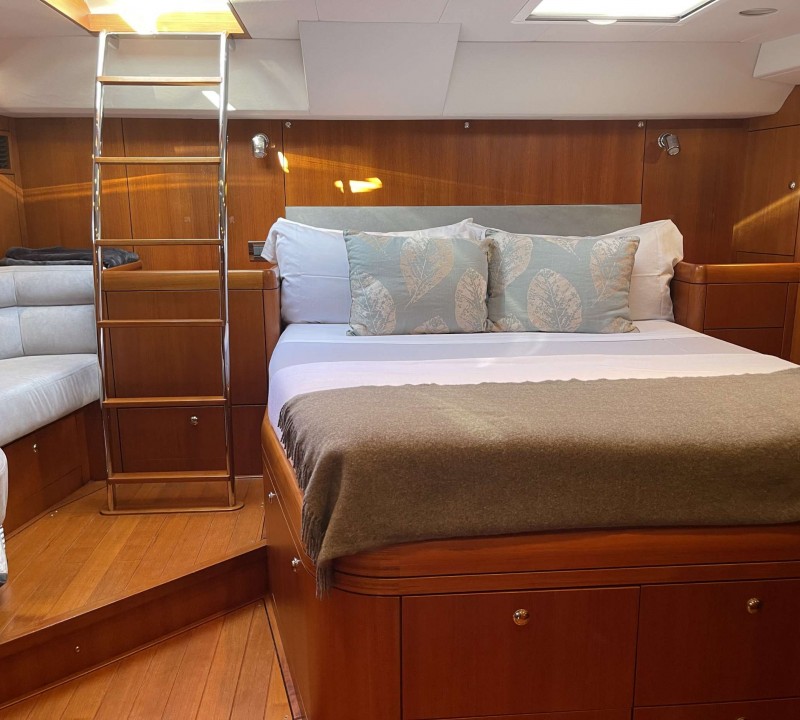 Majestic Oyster 82 Sailing Yacht ZIG ZAG places second in class at 2016